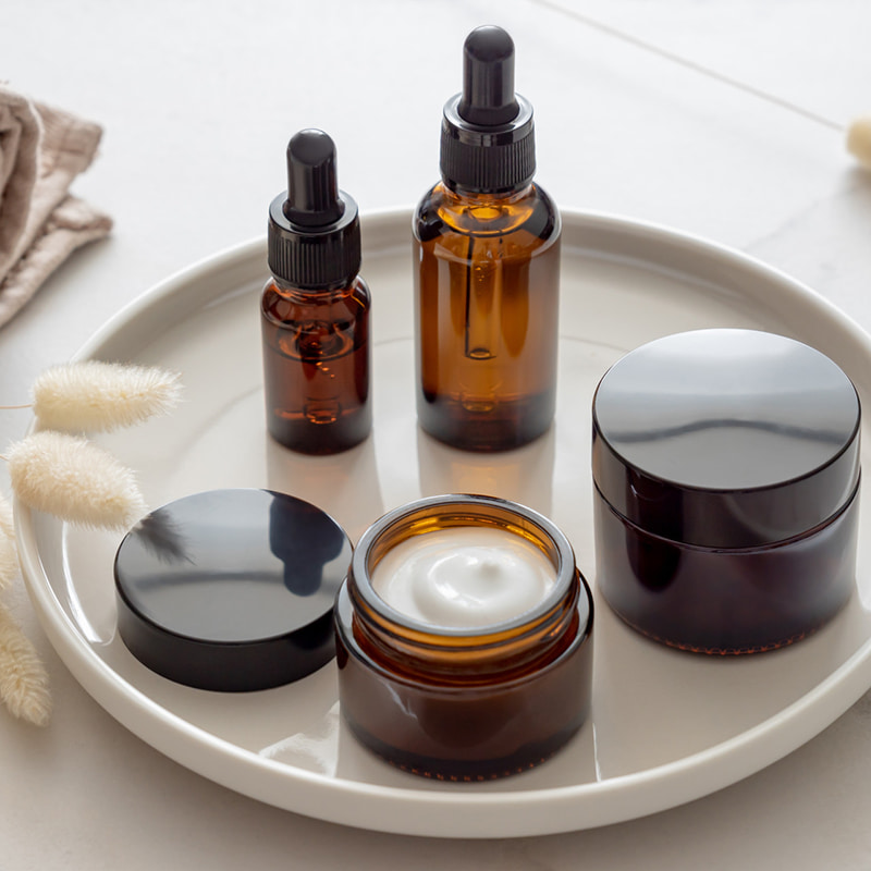 Linha de enchimento e tamponamento de frascos para produtos para a pele